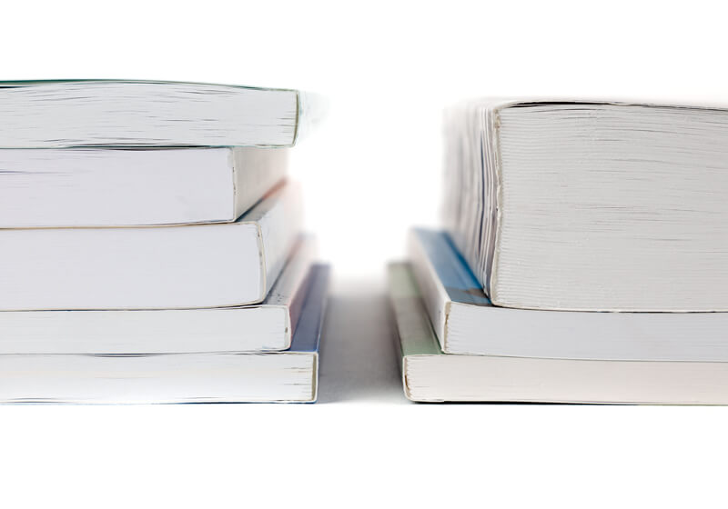 Слева стопка книг с КБС, справа с ШКС